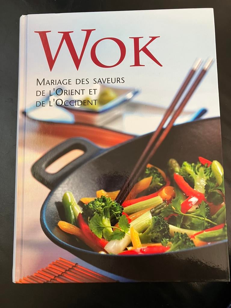 Livre de cuisine WOK (Naumann & Göbel), Enlèvement, Comme neuf