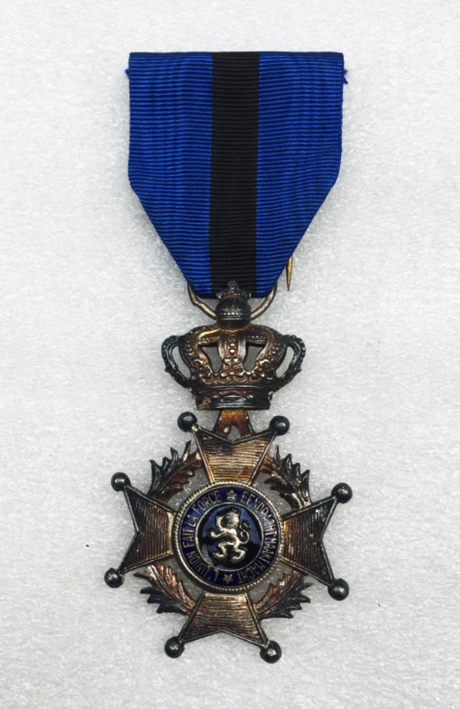 🚨 2 LEOPOLD II GOUDEN MEDAILLE + RIDDER - 2 VALUTA, Verzenden, Landmacht, Lintje, Medaille of Wings