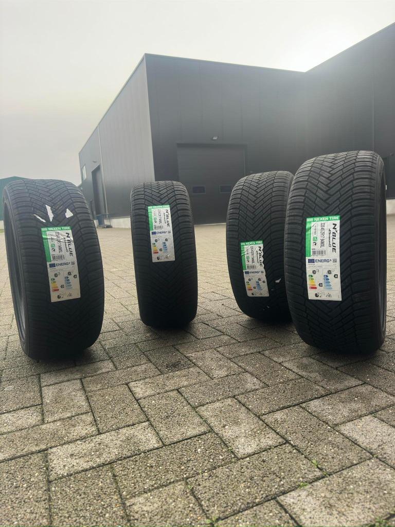 225 45 ZR17 94W NEXEN 4SEASONEN STUK PRIJS : 105€, Enlèvement, Neuf, BMW