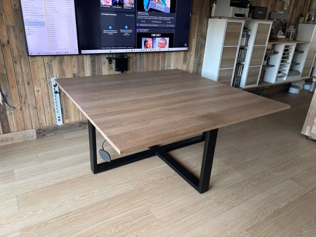 Mooie vierkante eettafel 180/180 cm, Huis en Inrichting, Tafels | Eettafels, Zo goed als nieuw, 150 tot 200 cm, 150 tot 200 cm