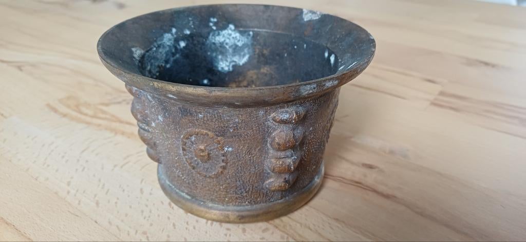 Antieke bronzen vijzel, Enlèvement