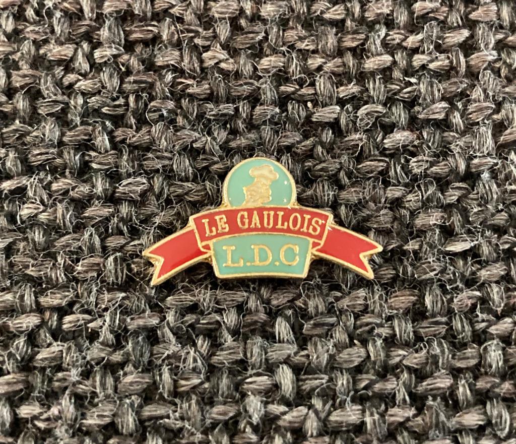 PIN - LE GAULOIS  - LDC, Collections, Envoi, Utilisé, Autres sujets/thèmes, Insigne ou Pin's