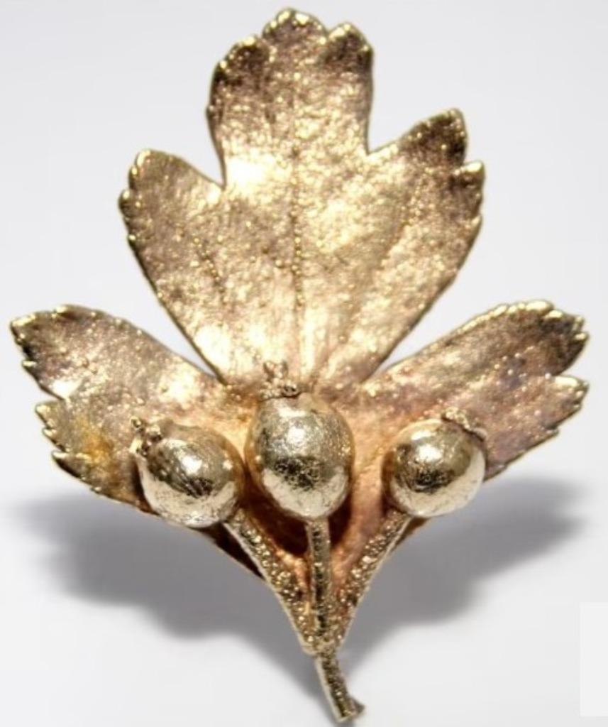 Belle broche danoise en argent vermeil Flora Danica, Bijoux, Sacs & Beauté, Broches, Enlèvement ou Envoi, Or, Argent, Moins de 4 cm