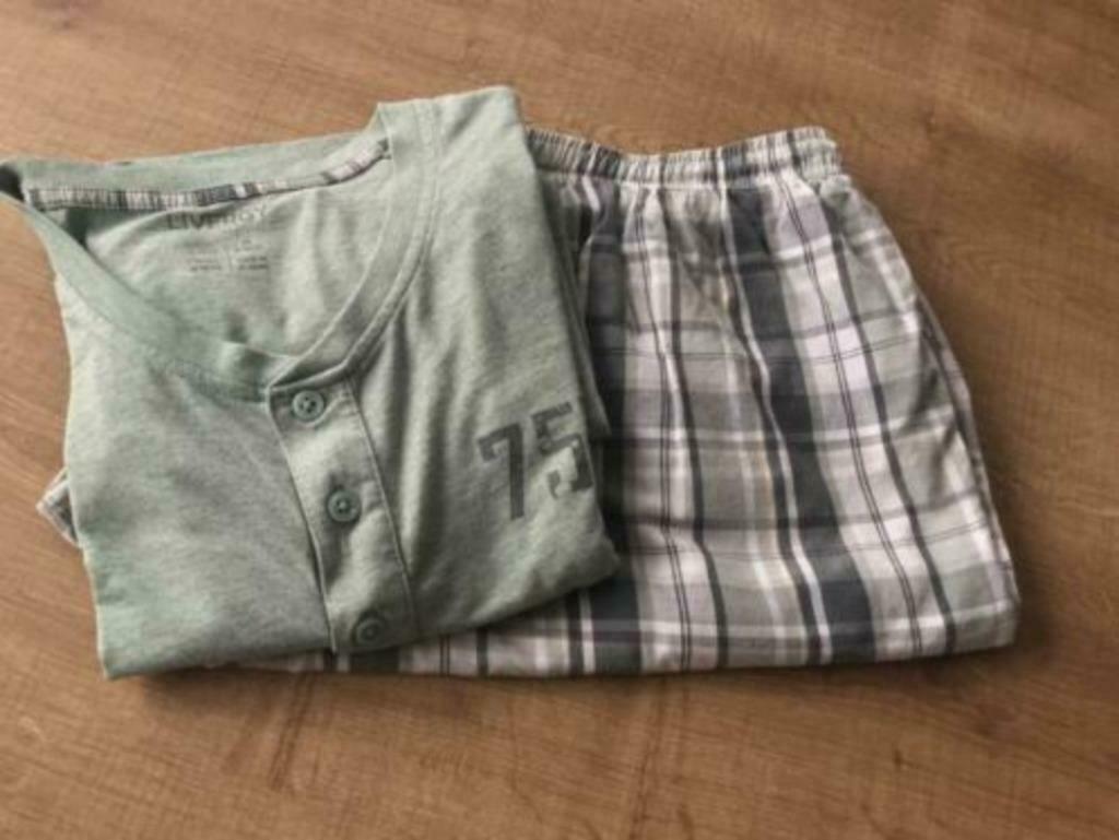 Pyjama homme Medium, Enlèvement ou Envoi, Porté