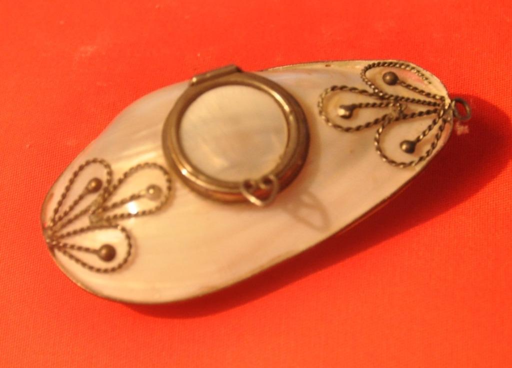 tabatière vintage en nacre et bronze, Ophalen of Verzenden, Gebruikt, Tabaksdoos of Verpakking