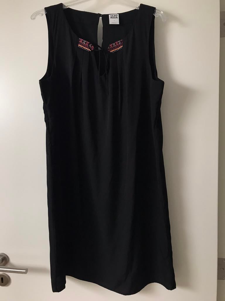 Robe noire Vero Moda, petits motifs colorés, taille L, Vero Moda, Porté, Noir