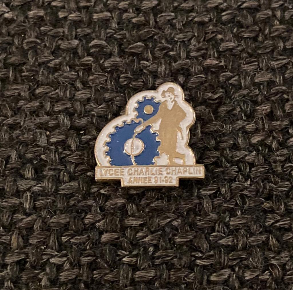 PIN - LYCEE CHARLIE CHAPLIN, Collections, Envoi, Utilisé, Autres sujets/thèmes, Insigne ou Pin's