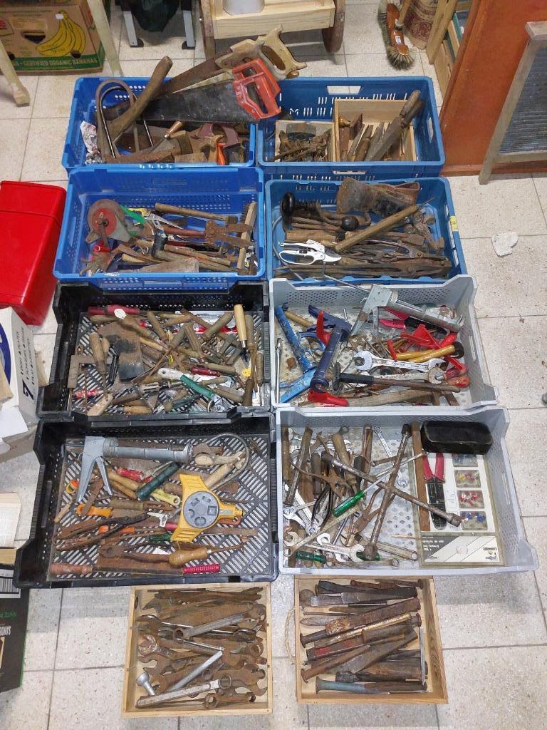 Gros lots d'outils anciens, Enlèvement