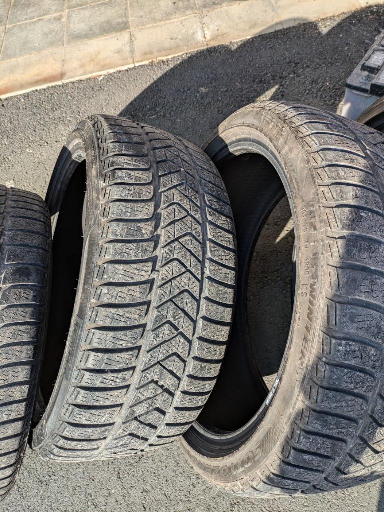 Pirelli sottozero 225/40/18 winterbanden, Auto-onderdelen, Banden en Velgen, Ophalen, 18 inch, Gebruikt, Winterbanden