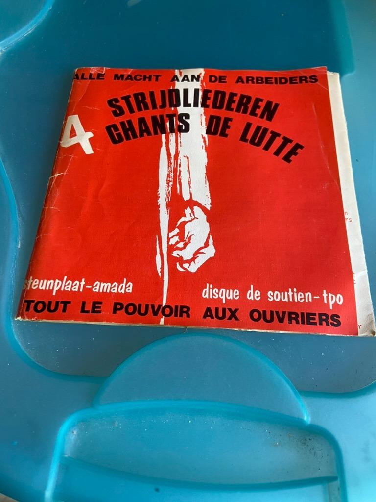 lp singles met boekje en teksten strijdliederen, Ophalen of Verzenden