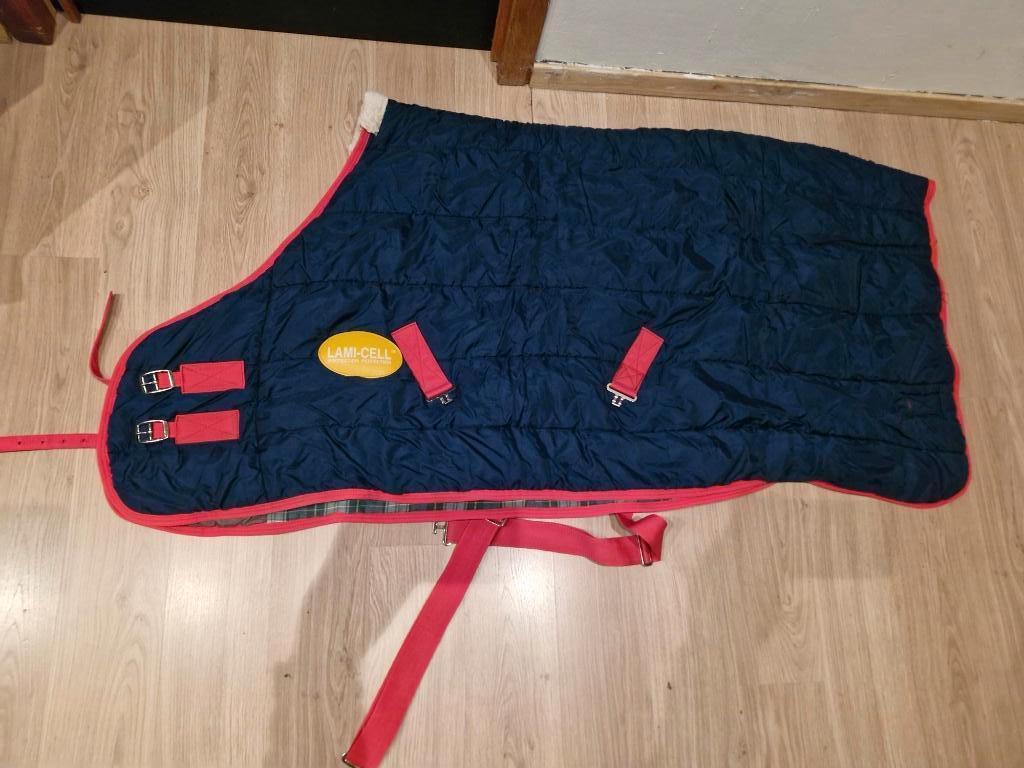 couverture bleue bord rouge 150 imperméable, Animaux & Accessoires, Enlèvement, Neuf, Couverture