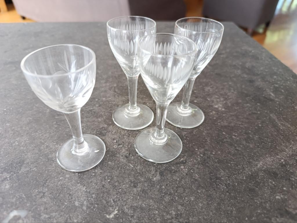 4 magnifiques verres à liqueur gravés, Enlèvement, Comme neuf