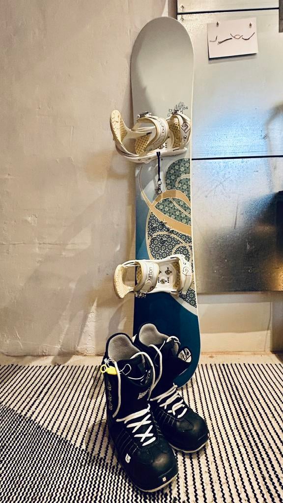 Snowboard - Burton Lux 54 + fixations + Boots femme 41, Enlèvement, Comme neuf, Planche