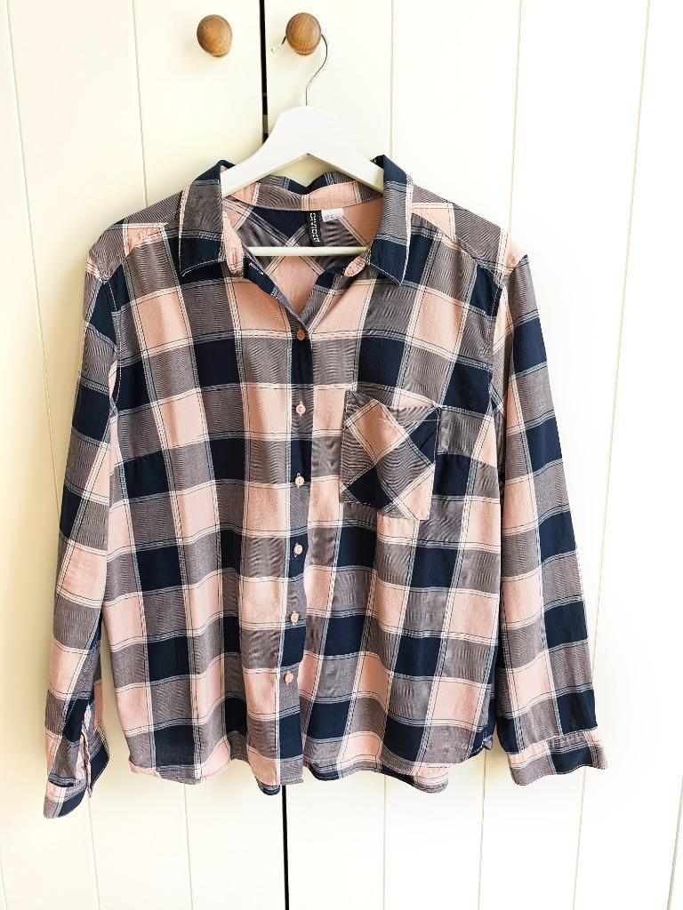 Roze-grijs geruite blouse in flanelstijl – cosy & stoer (Div, Maat 38/40 (M), Divided, Ophalen of Verzenden, Zo goed als nieuw