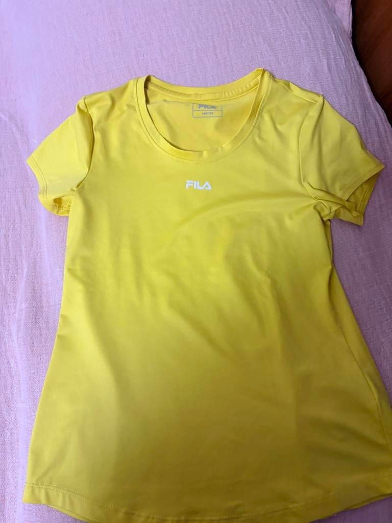 Blouse Fila 10-12 ans, Vêtements | Femmes, Enlèvement, Comme neuf