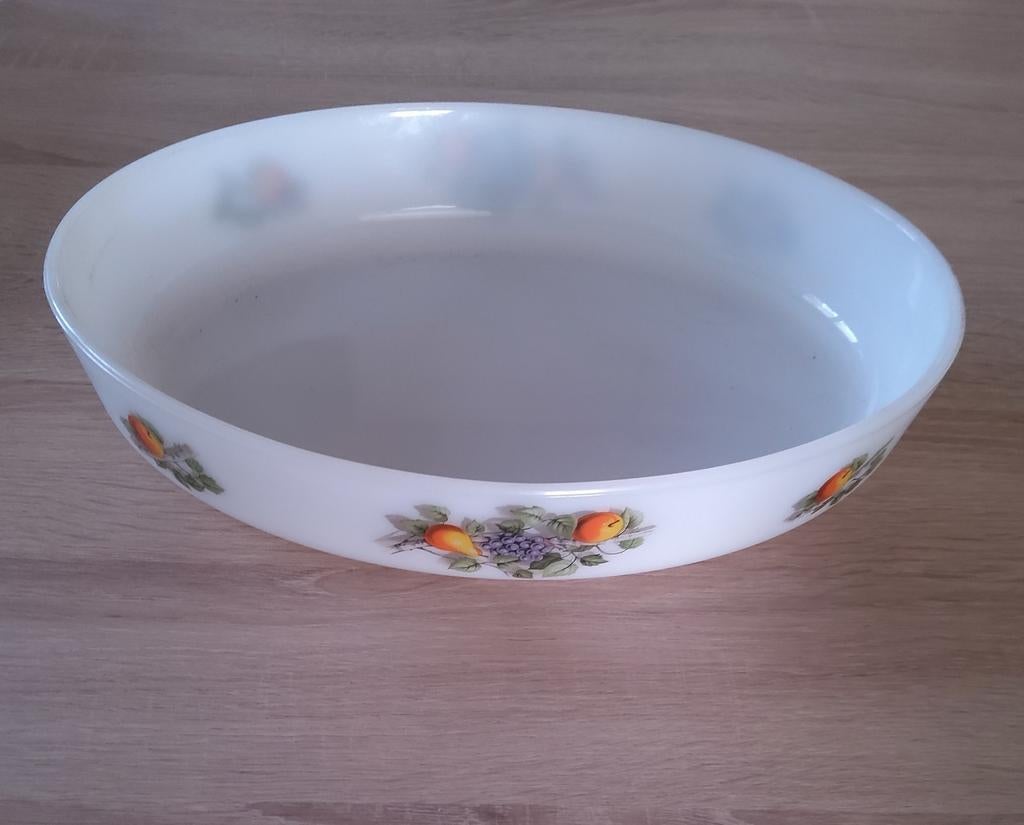 Plat oval arcopal . Longueur 32 cm Largeur 24,50 cm, Enlèvement