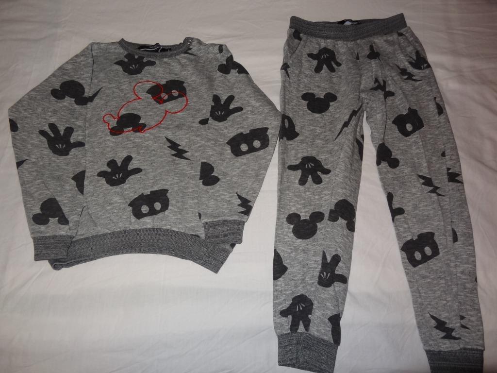 Warme Disney "Eskimo" pyama (maat : 128 / 8 j) (goede staat), Garçon ou Fille, Enlèvement ou Envoi, Vêtements de nuit ou Sous-vêtements