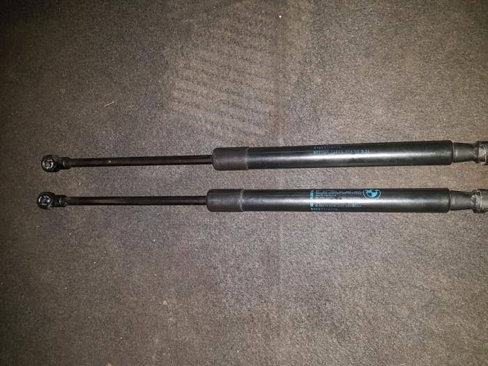 Amortisseur kit capot moteur d'un BMW 1-Serie, Enlèvement ou Envoi, 3 mois de garantie, Utilisé, BMW