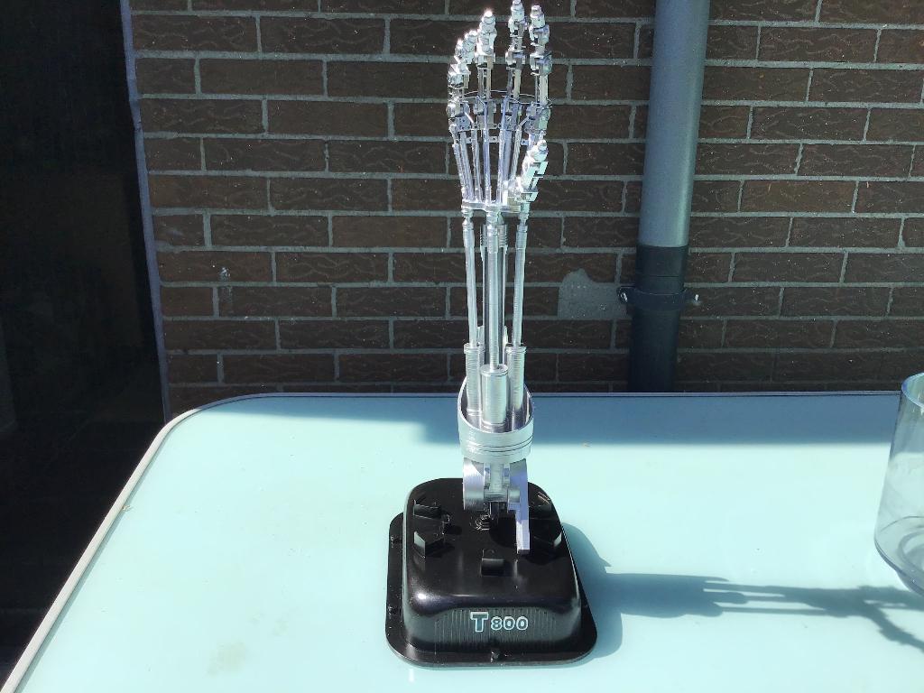 T-800 lifesize arm deze kan niet verzonden worden., Verzamelen, Ophalen of Verzenden, Zo goed als nieuw, Film, Beeldje, Replica of Model