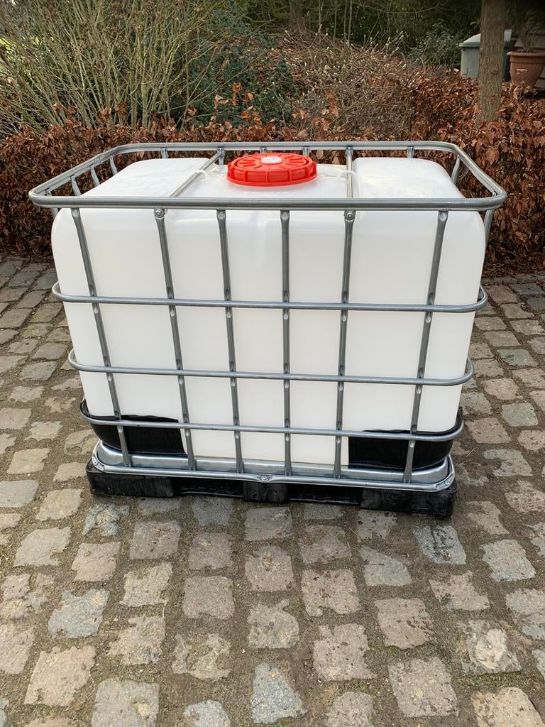 IBC 600 liter op kunststof pallet, Tuin en Terras, Regentonnen, 150 liter of meer, Ophalen, Zo goed als nieuw, Kunststof