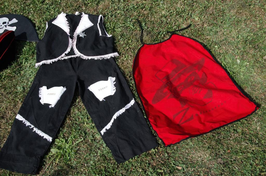 Déguisement Zorro enfant – Complet avec sac  !, Enlèvement ou Envoi, Comme neuf, 134 à 140, Garçon