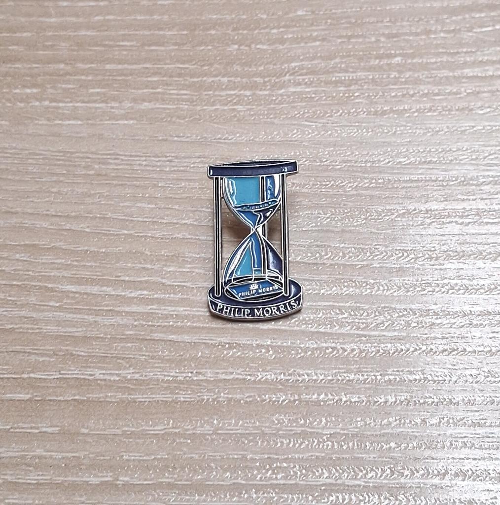 PIN - PHILIP MORRIS - TABAK - SIGARETTEN - CIGARETTES, Verzamelen, Verzenden, Gebruikt, Merk, Speldje of Pin