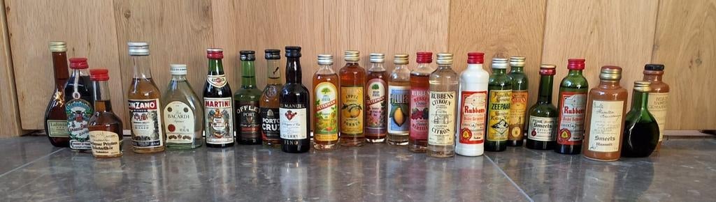 Miniatuurflesje, jenever, porto, sherry, martini, bacardi .., Ophalen of Verzenden, Zo goed als nieuw