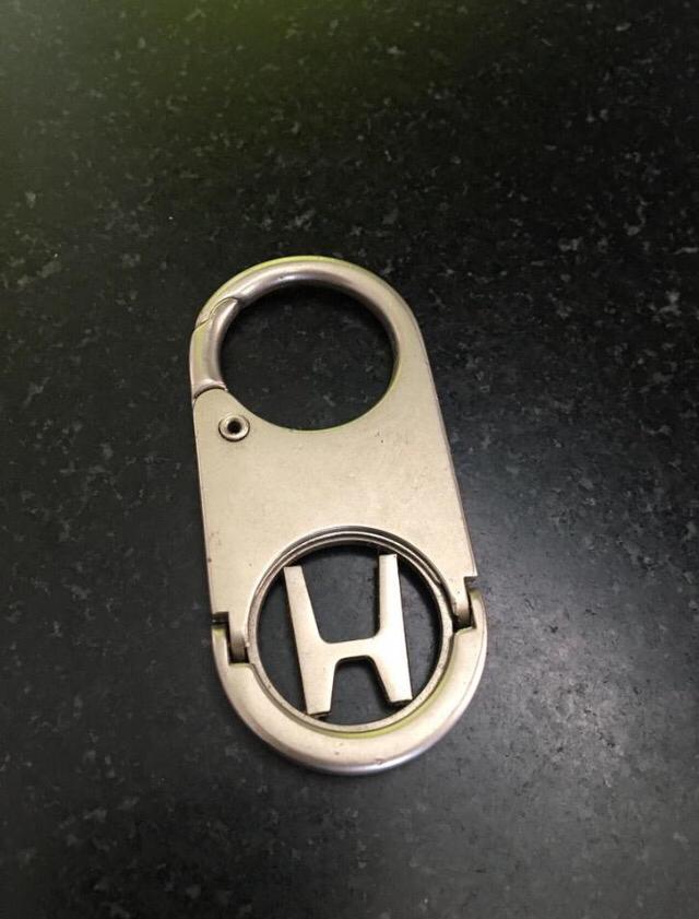 Sleutelhanger Honda metaal, Verzamelen, Ophalen, Zo goed als nieuw