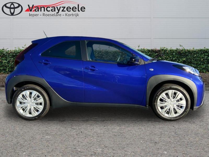 Toyota Aygo X play+cam+DAB+applecarplay&androidauto, Blauw, 72 pk, Handgeschakeld, 5 deurs