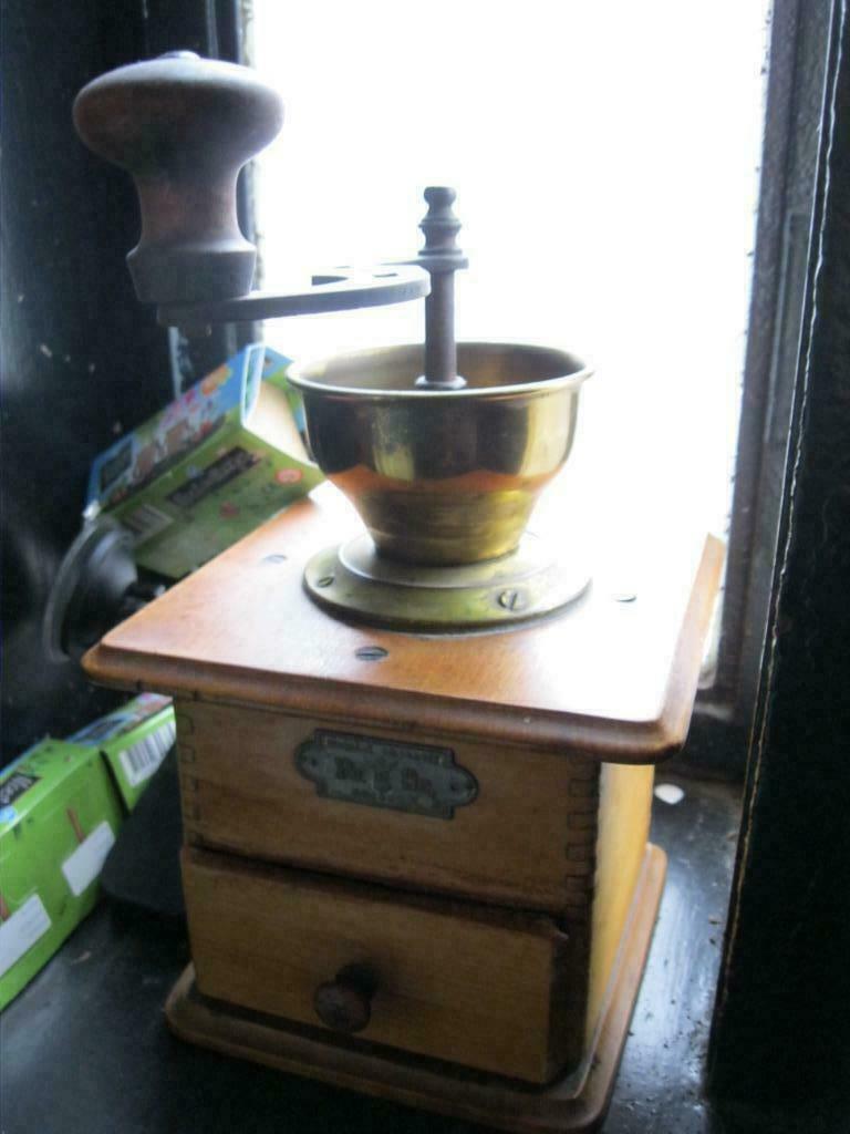 moulin à café marque antique PE. LA. bonne condition, Enlèvement ou Envoi