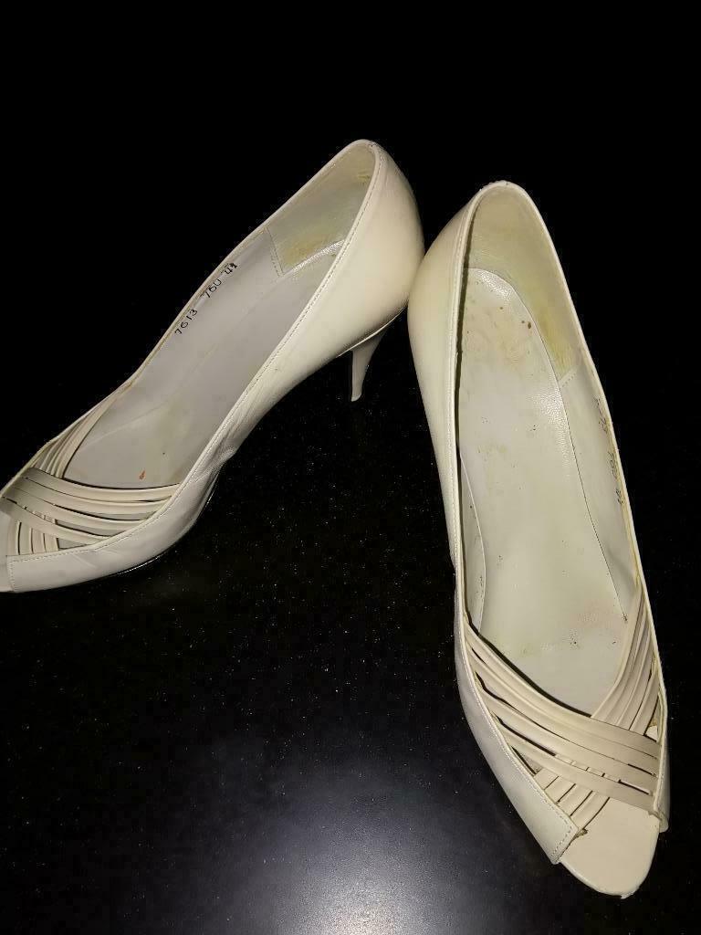 Licht grijze pump met open teen maat 4,5, Kleding | Dames, Ophalen, MET, Zo goed als nieuw, Schoenen met hoge hakken
