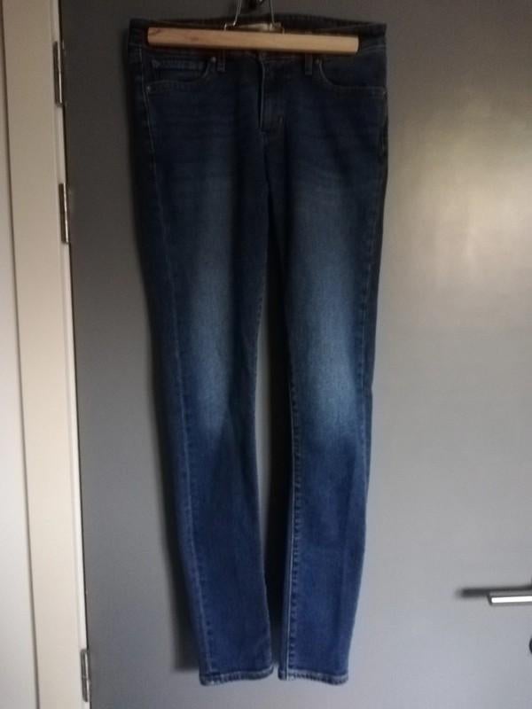 NIEUW Donker blauwe Levi's jeans 711 skinny, Blauw, Ophalen of Verzenden, Zo goed als nieuw, Lang
