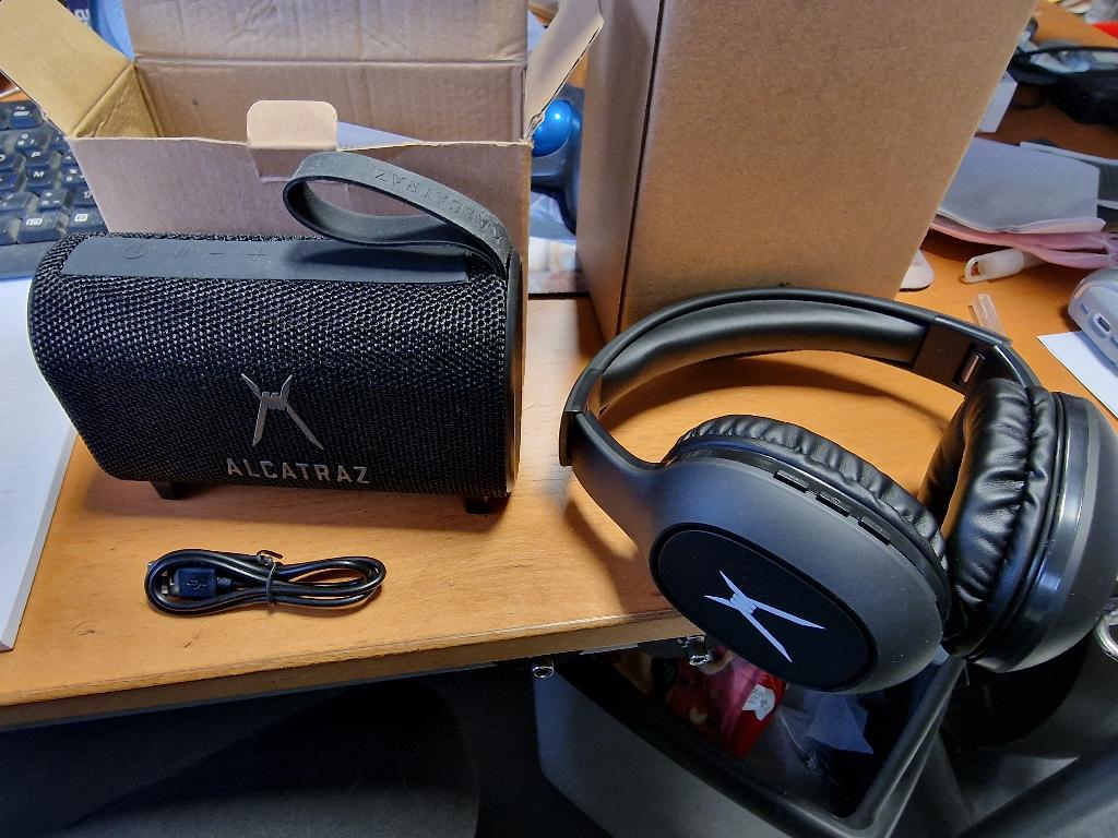 Alcatraz bluetooth speaker & hoofdtelefoon, Ophalen of Verzenden, Zo goed als nieuw, Overige typen, Overige merken