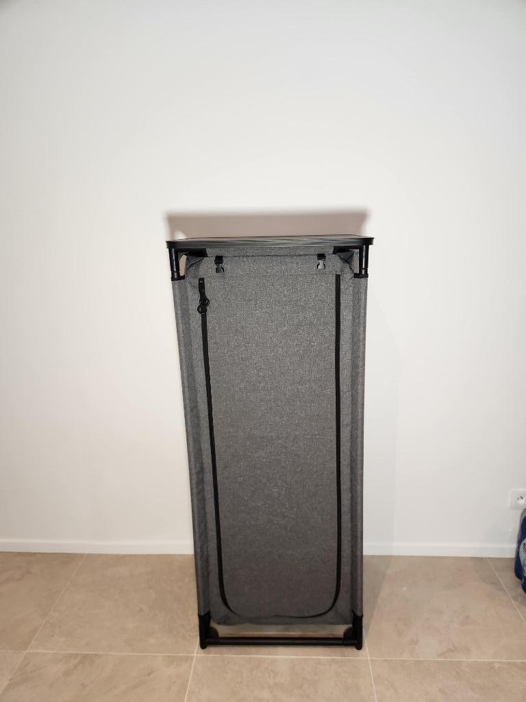 Campingkast RUAKA - hoge kast - merk SKANDIKA, Huis en Inrichting, Kasten | Boekenkasten, Nieuw, 50 tot 100 cm, 100 tot 150 cm