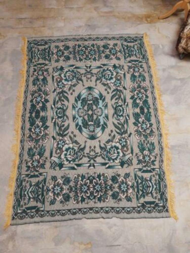 Foulard kleed zeegroen zeeblauw beige bloemmotief 190/133, Huis en Inrichting, Woonaccessoires | Plaids en Woondekens, Ophalen of Verzenden
