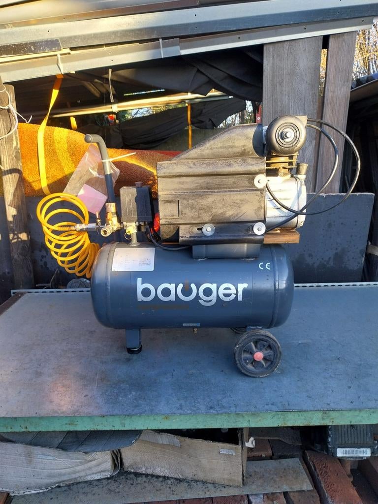 Compresseur  de 25 l  à l'huile cuve parfait  état, Bricolage & Construction