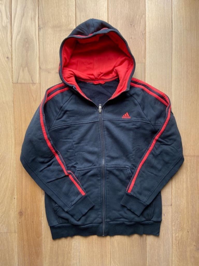 Sweat Adidas noir & rouge avec capuche + tirette 13-14 ans, Enfants & Bébés, Adidas, Garçon ou Fille, Enlèvement ou Envoi, Pull ou Veste