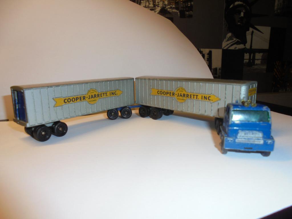 Hendrickson tractor trailer matchbox, Enlèvement ou Envoi, Utilisé, Bus ou Camion, Matchbox