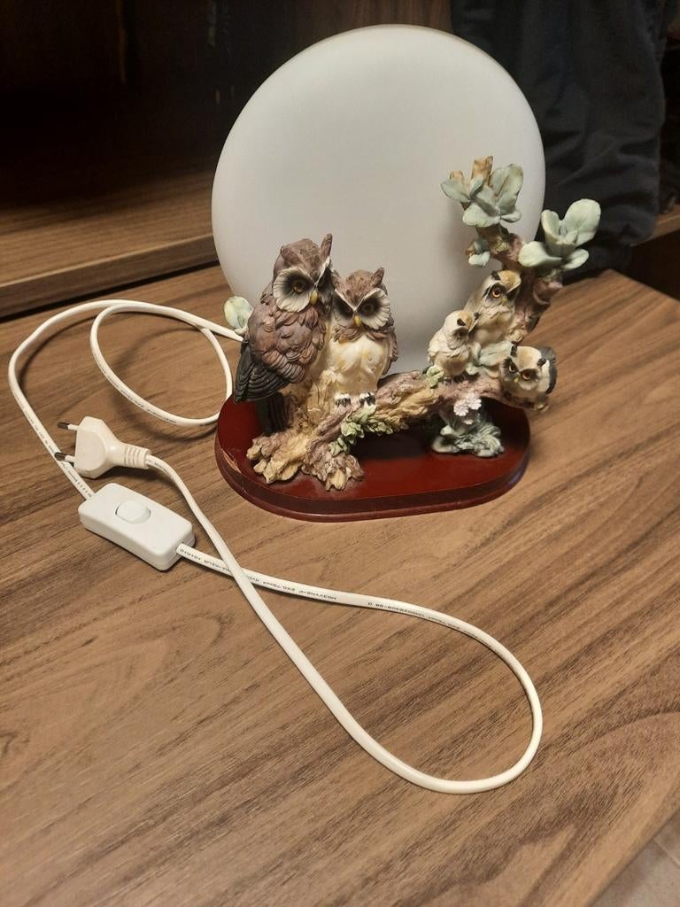 Lamp met uiltjes op houten voetsteun, decoratie, Huis en Inrichting, Ophalen of Verzenden, Zo goed als nieuw, Hout