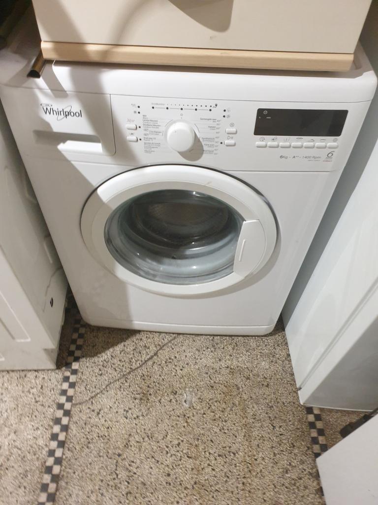 Machine a laver whirlpool 6kg A++, 1200 à 1600 tours, Classe énergétique A ou plus économe, 4 à 6 kg, Chargeur frontal
