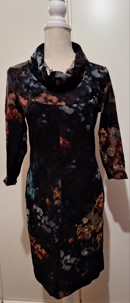 Prachtige warme jurk met 3/4 mouw in velours stof maat M, Taille 38/40 (M), Enlèvement ou Envoi, Axiome, Comme neuf
