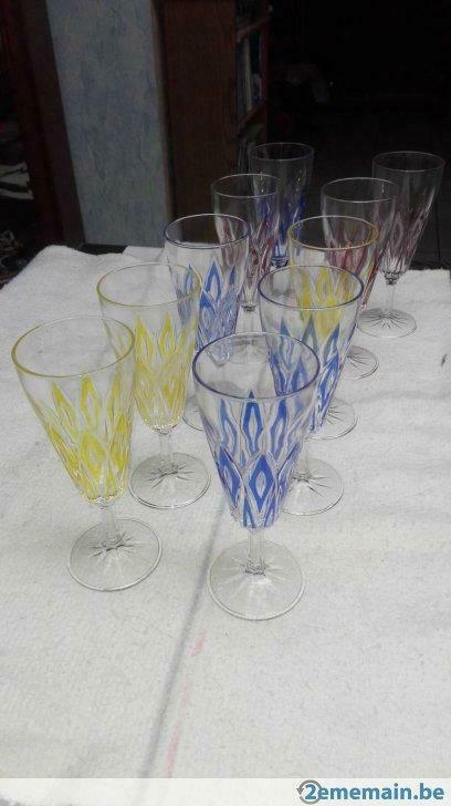 10 Verre a flute  coloré de 16,5 cm, Antiquités & Art, Antiquités | Verre & Cristal