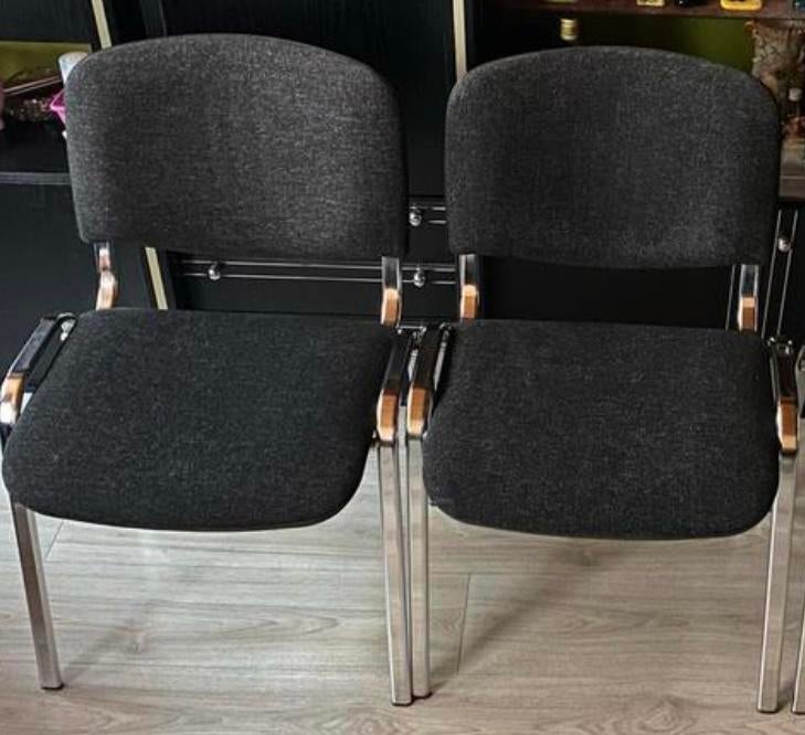 2 chaises empilables base chromée, Anthracite, 35€, Maison & Meubles, Chaises, Gris, Enlèvement ou Envoi, Comme neuf, Métal