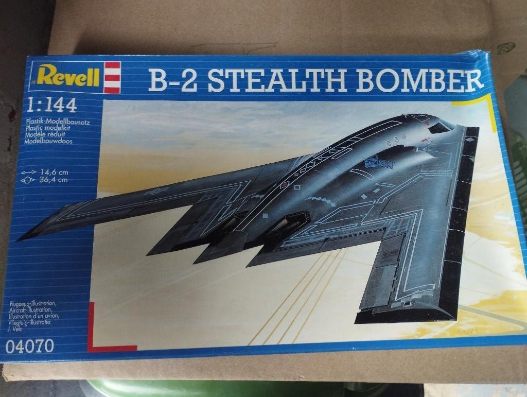 B-2 Stealth Bomber, revell 04070, Ophalen, 1:72 tot 1:144, Revell, Nieuw