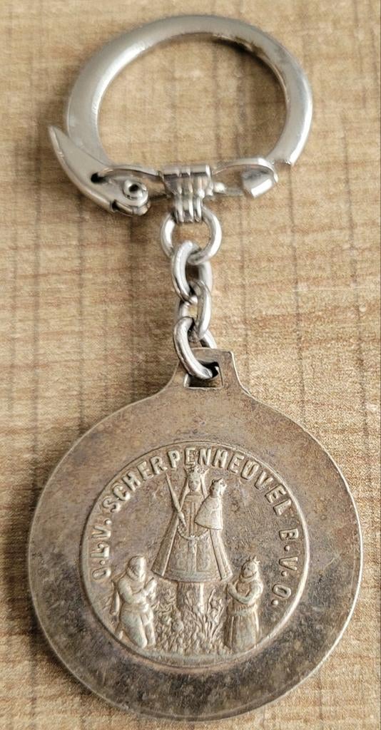 Scherpenheuvel: oude, metalen sleutelhanger, Ophalen of Verzenden, Gebruikt, Stad of Land