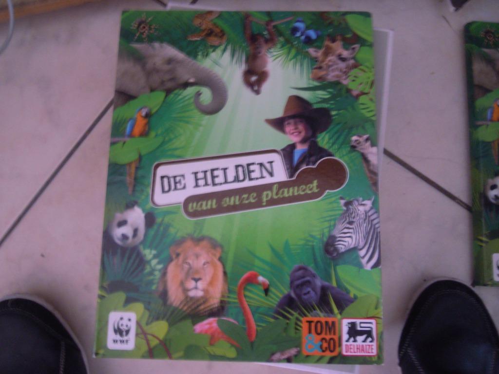 de helden van onze planeet wwf delaize verzamelmap, Verzamelen, Overige supermarkten, Ophalen of Verzenden
