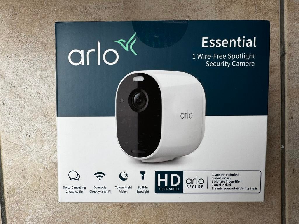 Caméra Arlo Essential Spotlight + Panneau solaire – Neuf, Ophalen