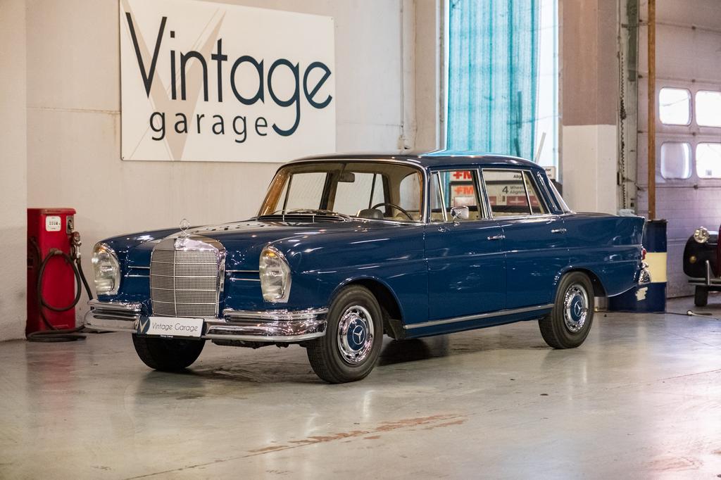 Mercedes-Benz 220 “Heckflosse”, Auto's, Mercedes-Benz, 4 deurs, Achterwielaandrijving, Blauw, Leder
