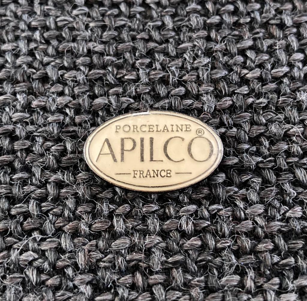 PIN - PORCELAINE APILCO - FRANCE - PORSELEIN, Envoi, Utilisé, Marque, Insigne ou Pin's