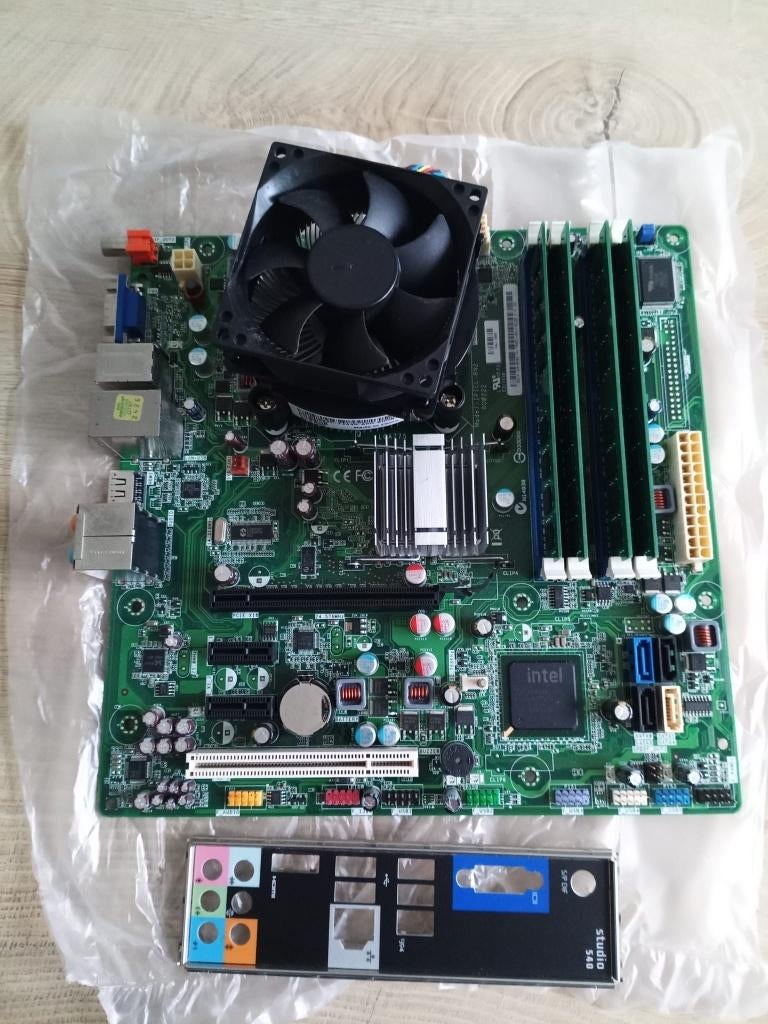 Dell + E7300 + 8 GB RAM + koeler + IO-schild, Computers en Software, Gebruikt, Intel, Socket 775, Ophalen of Verzenden